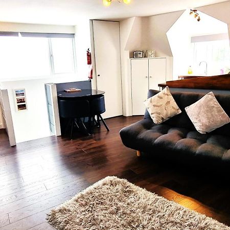 Beautiful Detached 1 Bedroom Apartment Eltham Bagian luar foto