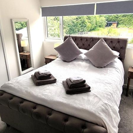 Beautiful Detached 1 Bedroom Apartment Eltham Bagian luar foto
