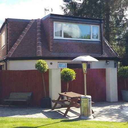 Beautiful Detached 1 Bedroom Apartment Eltham Bagian luar foto