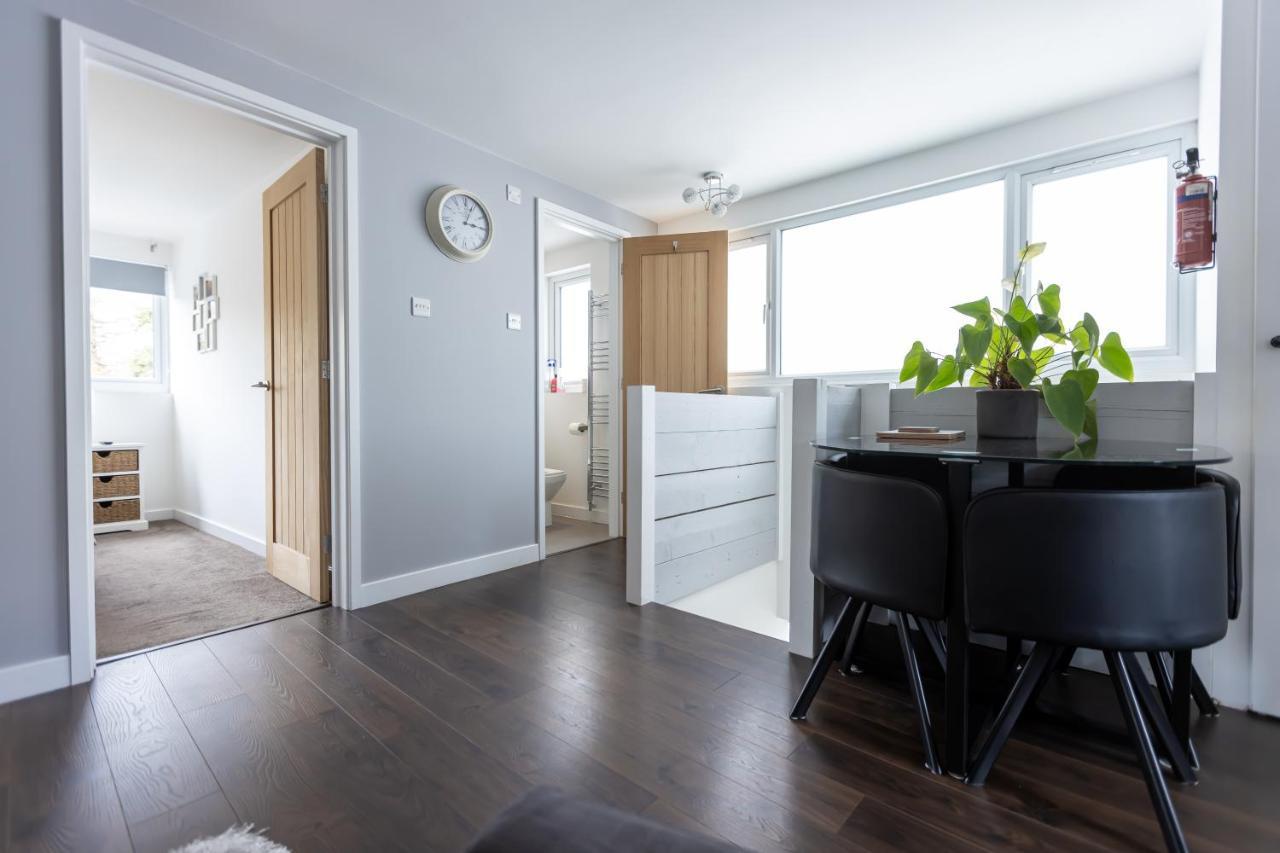 Beautiful Detached 1 Bedroom Apartment Eltham Bagian luar foto
