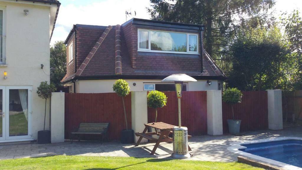 Beautiful Detached 1 Bedroom Apartment Eltham Bagian luar foto